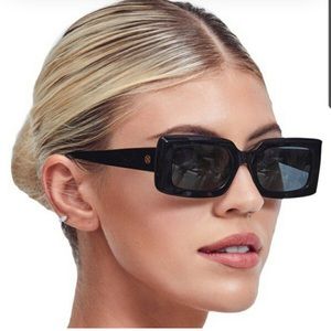 Devon Windsor Havana Sunglasses in Black
